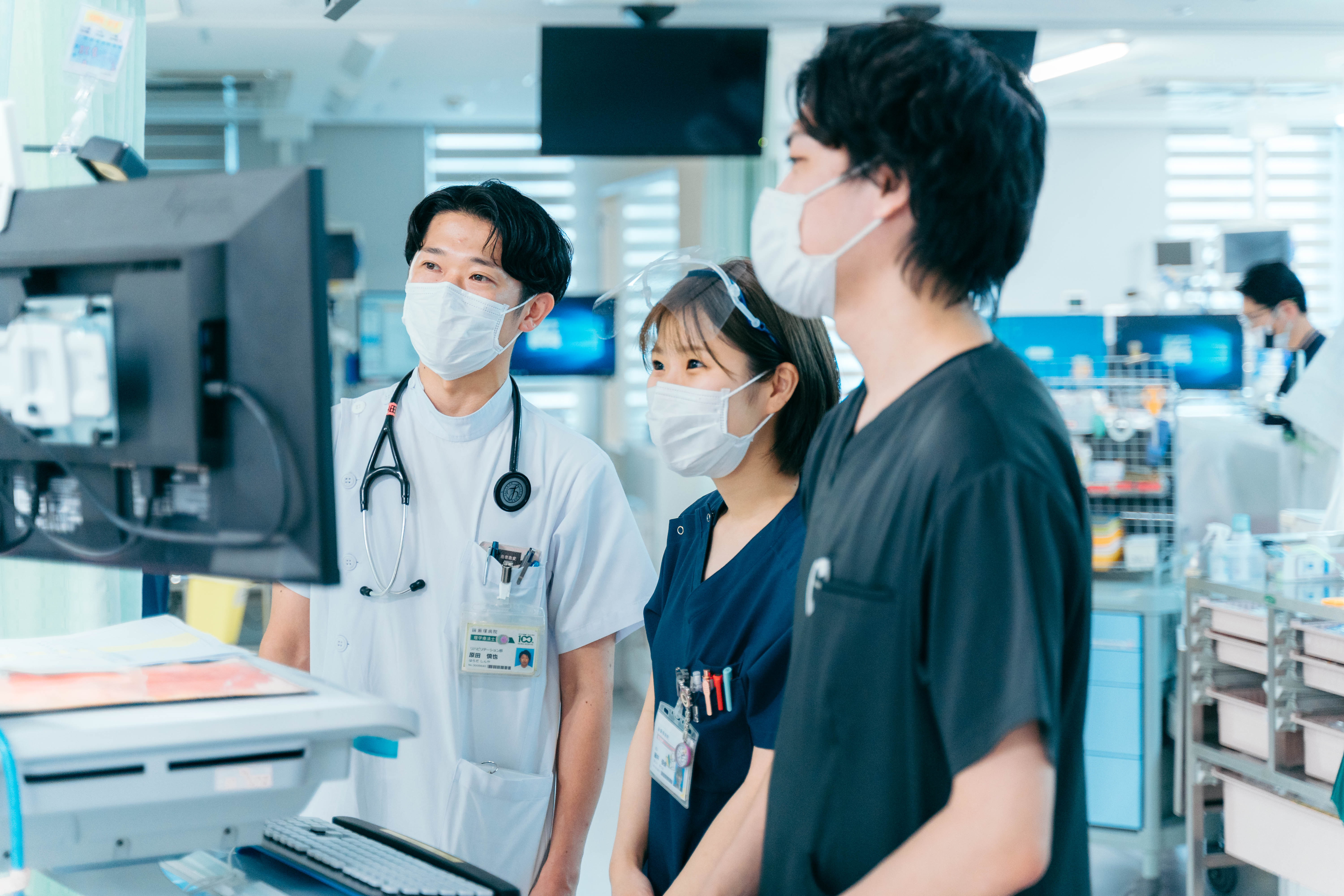 メインの集合写真や象徴的なシーン